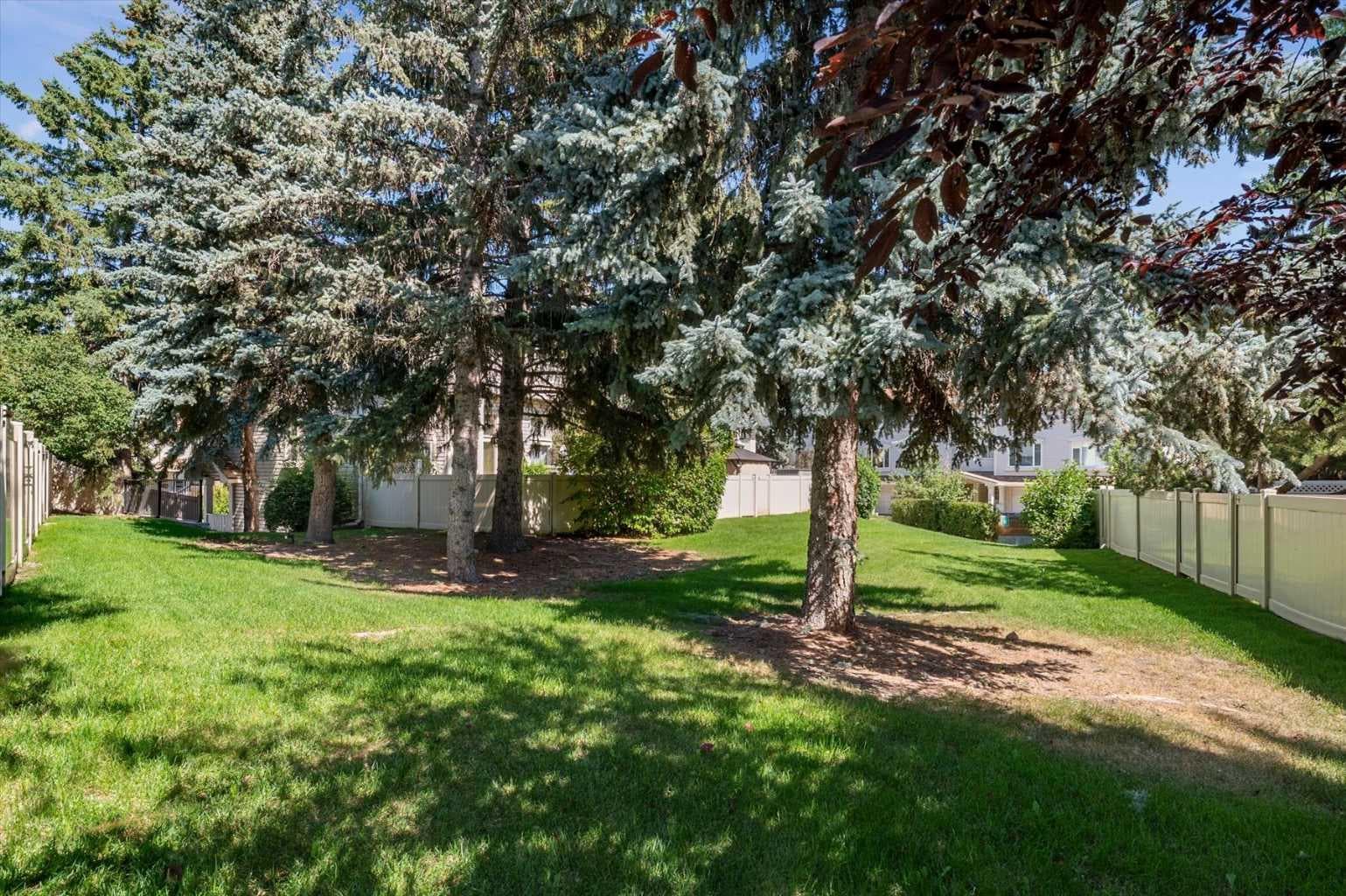 208 Queenston Heights SE