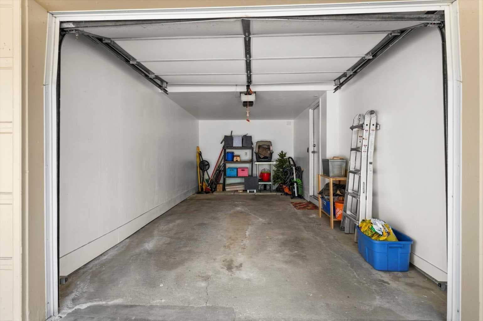 208 Queenston Heights SE