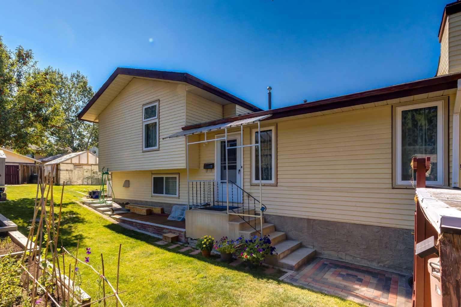 116 Bearberry Crescent NW