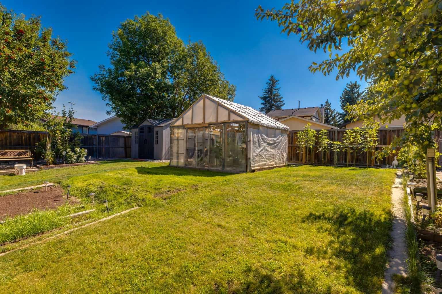 116 Bearberry Crescent NW