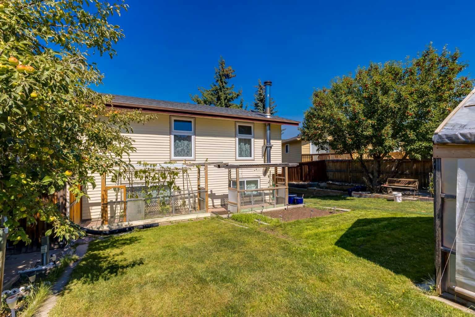 116 Bearberry Crescent NW