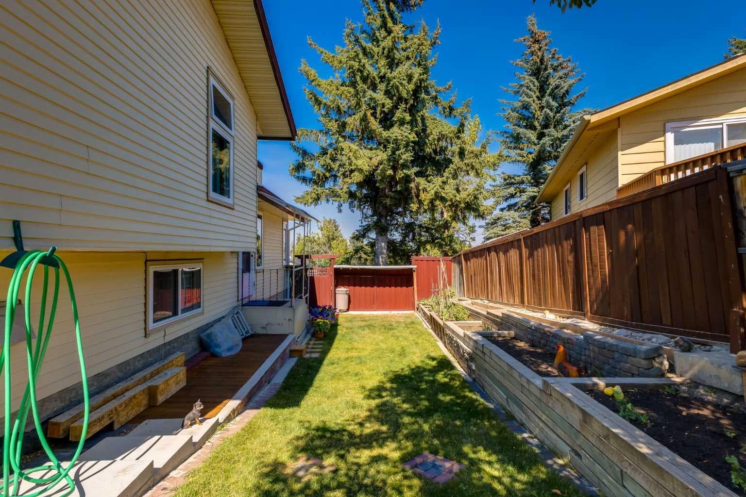 116 Bearberry Crescent NW