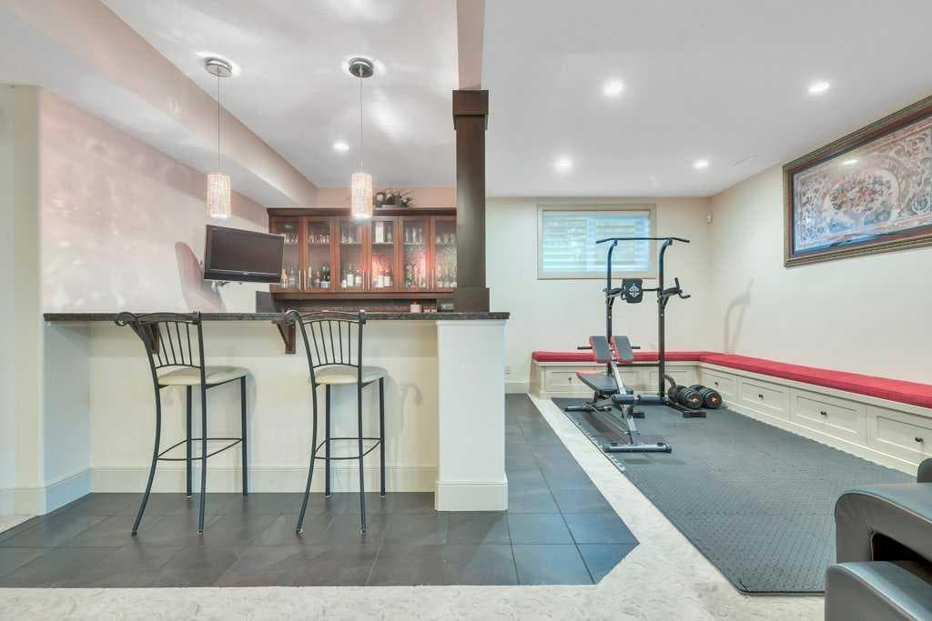377 Evergreen Circle SW