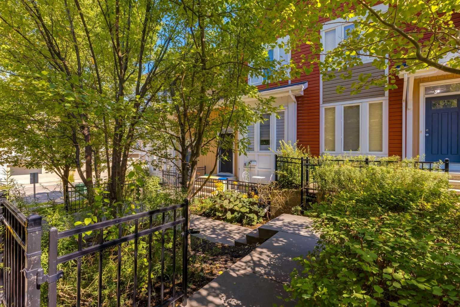 218 Auburn Bay Square SE
