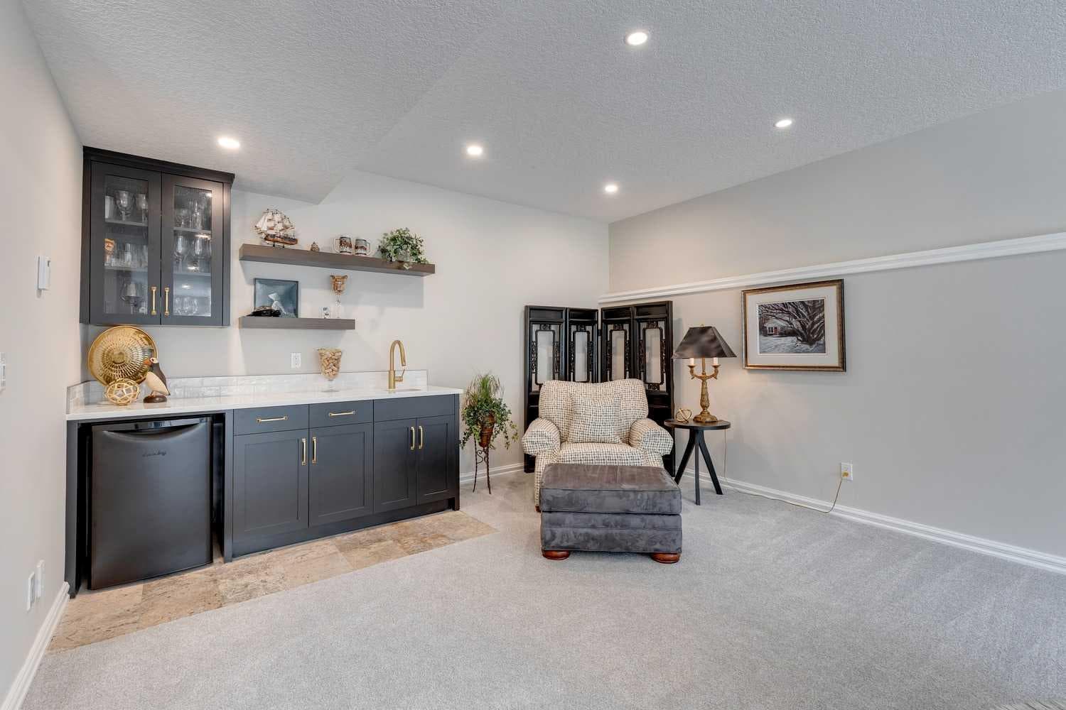 6 Patterson Close SW