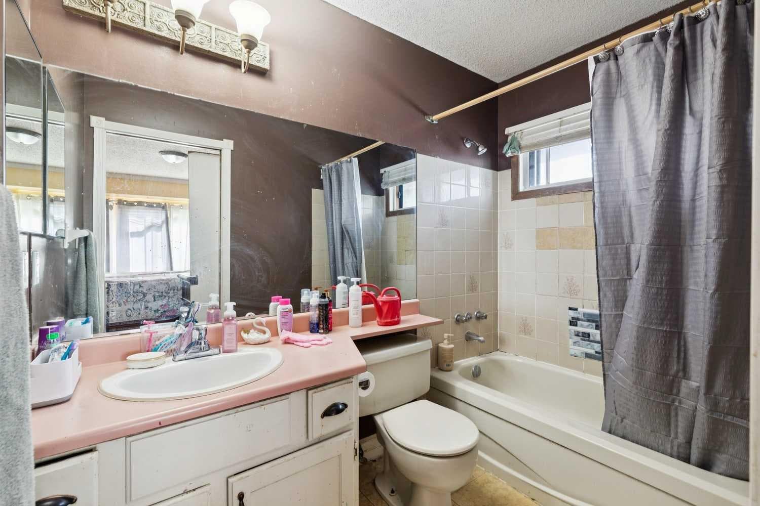 111 Riverbrook Road SE