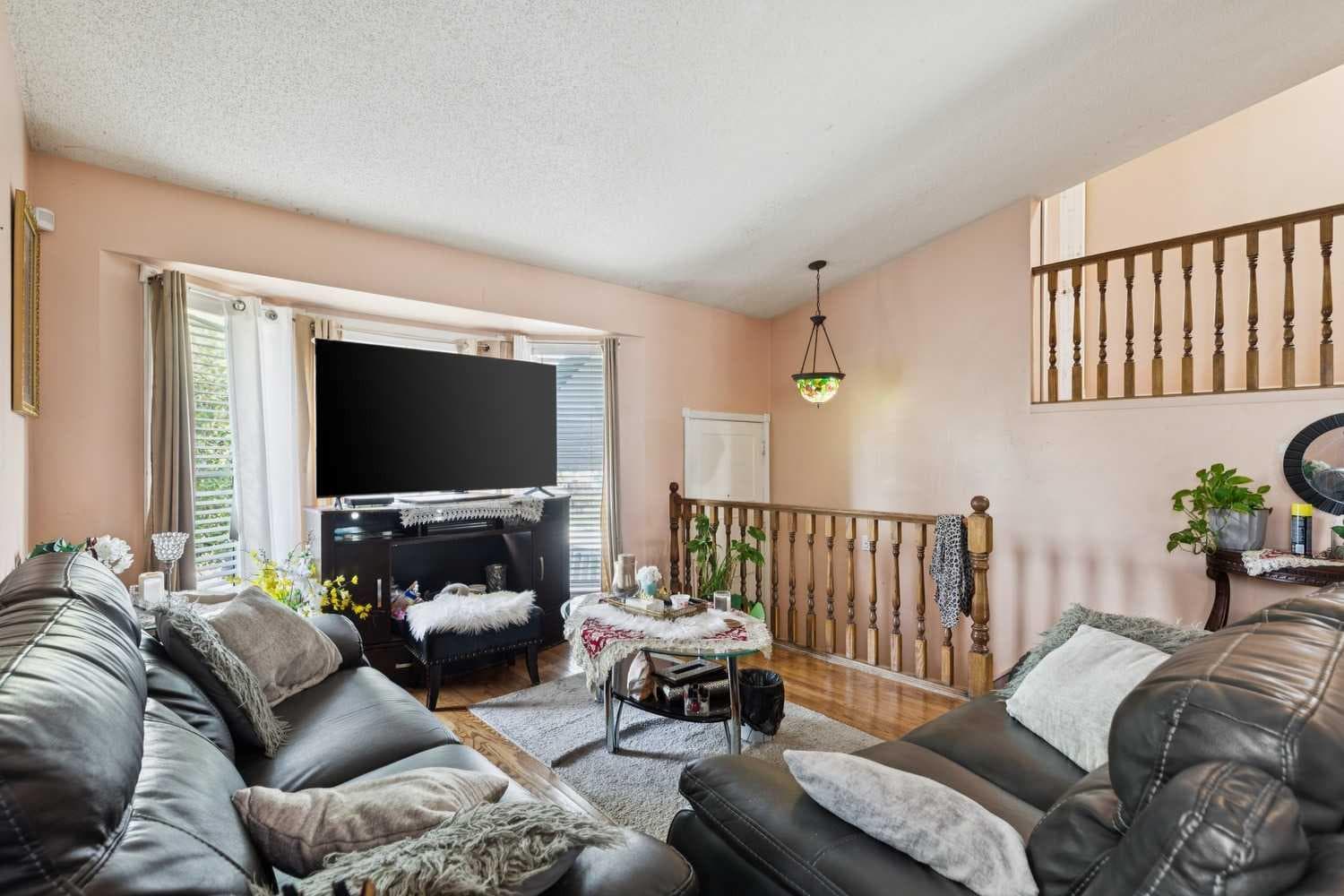 111 Riverbrook Road SE