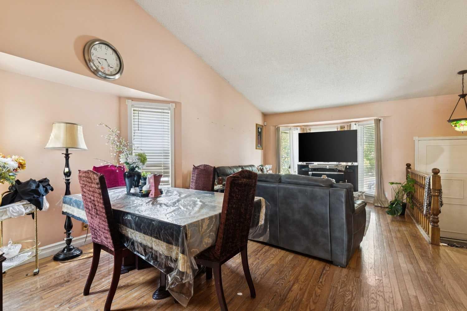 111 Riverbrook Road SE