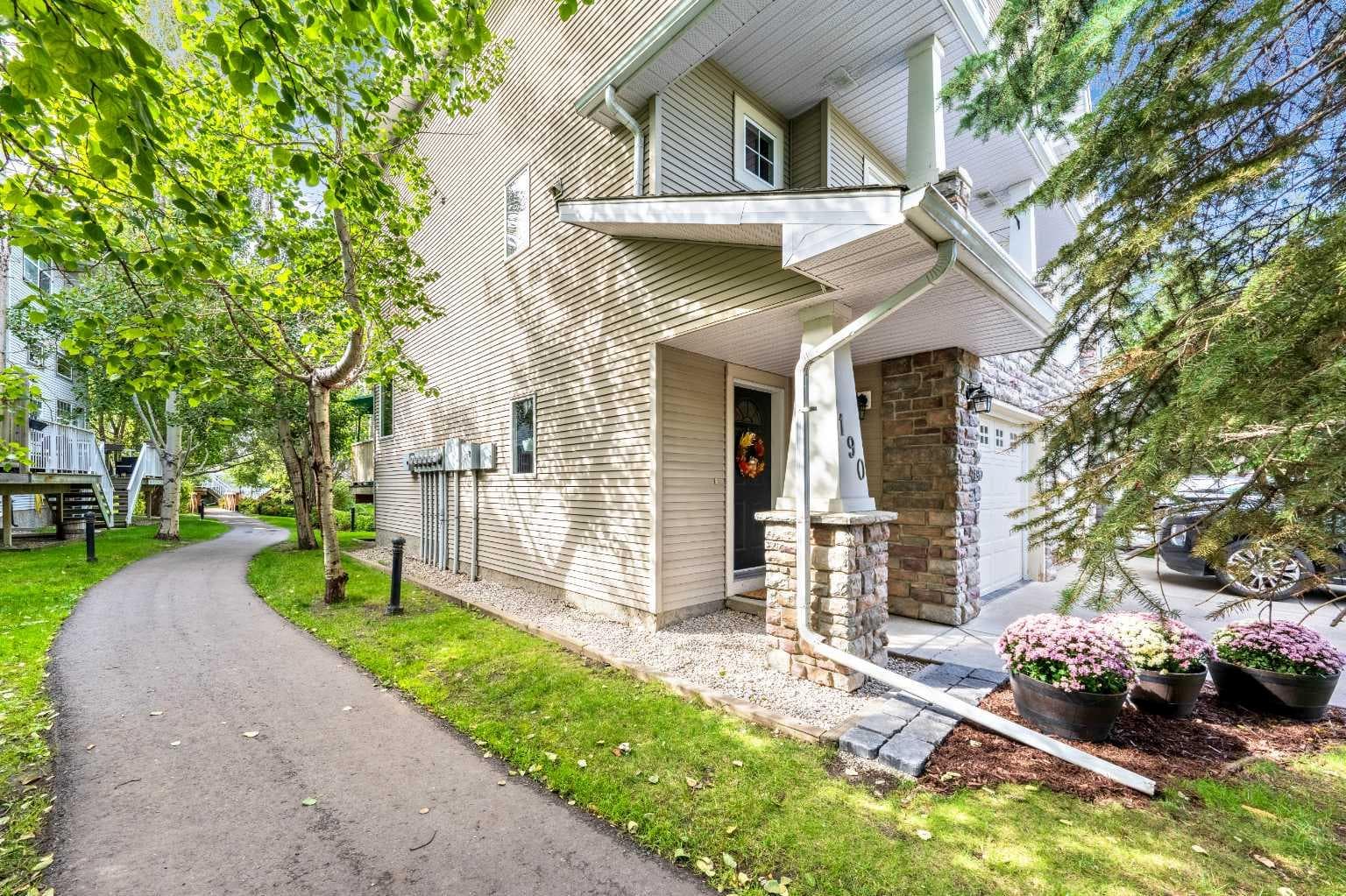 190 Inglewood Grove SE