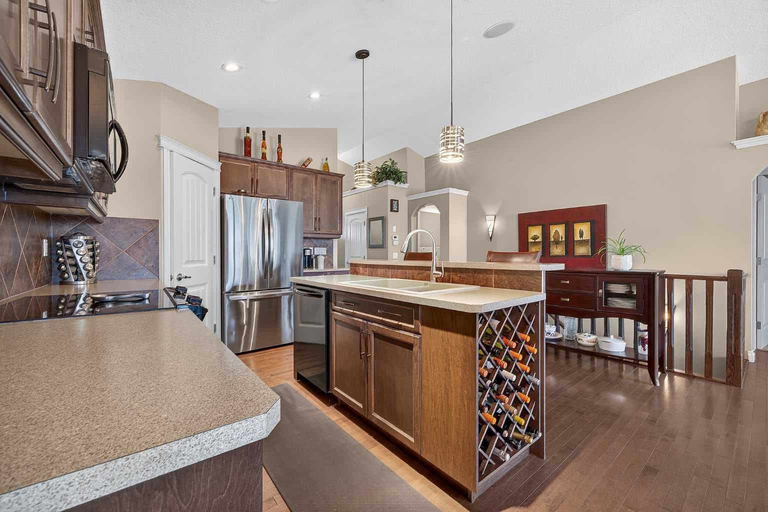 138 Hanson Drive NE