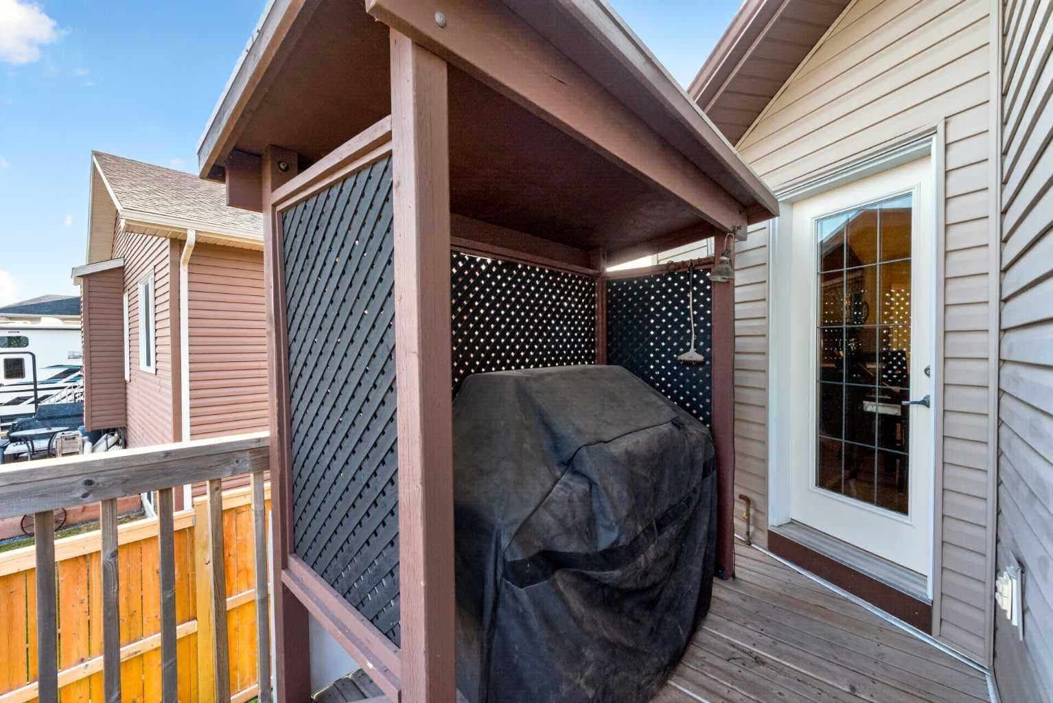 138 Hanson Drive NE