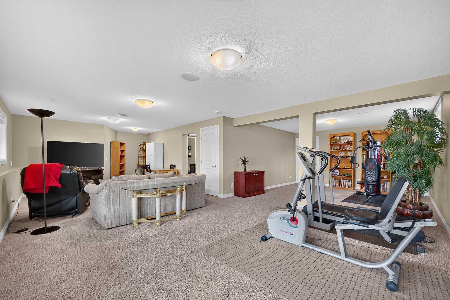 138 Hanson Drive NE