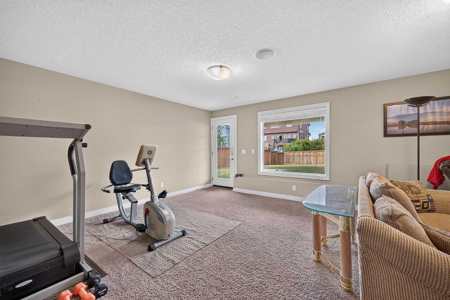 138 Hanson Drive NE