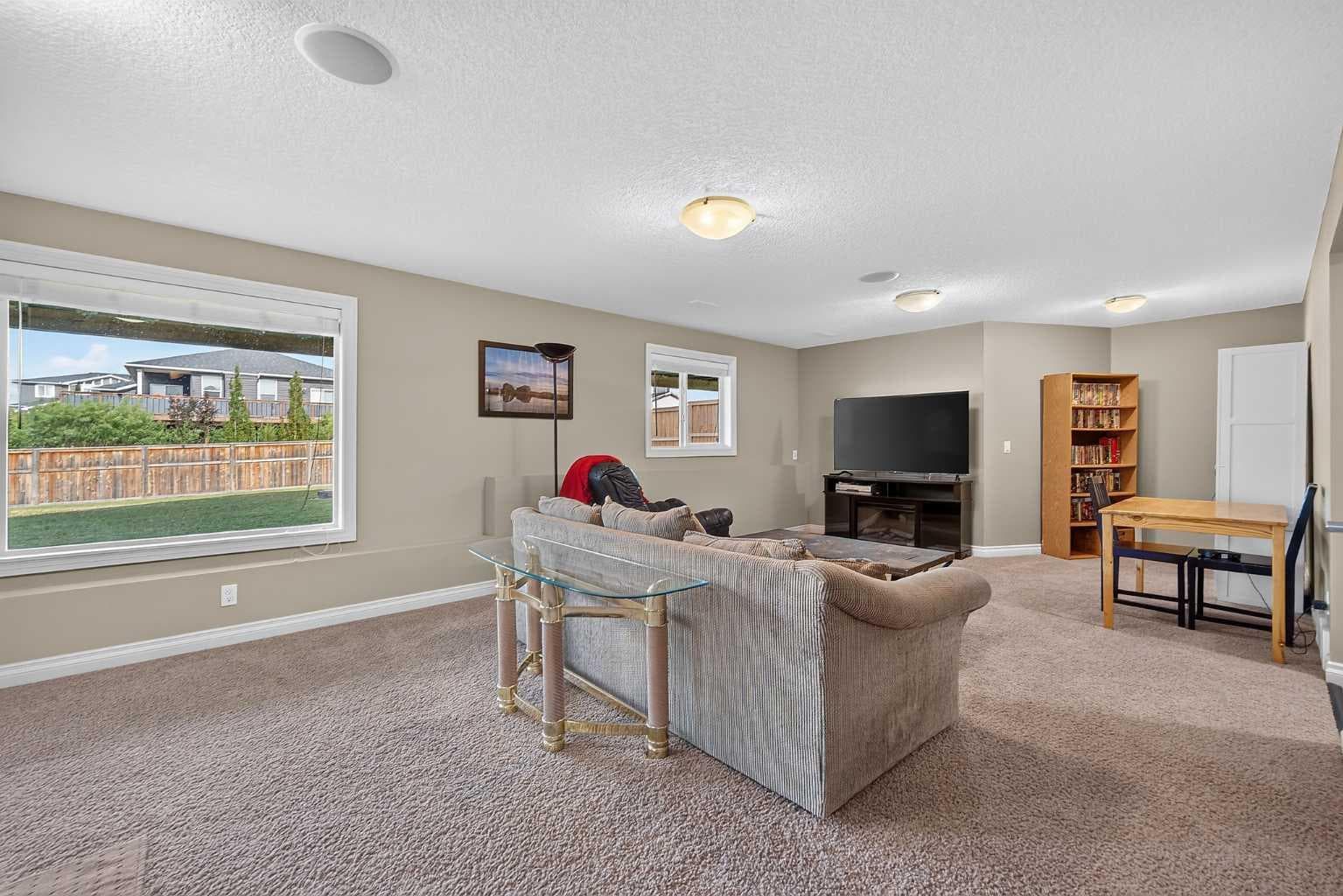 138 Hanson Drive NE