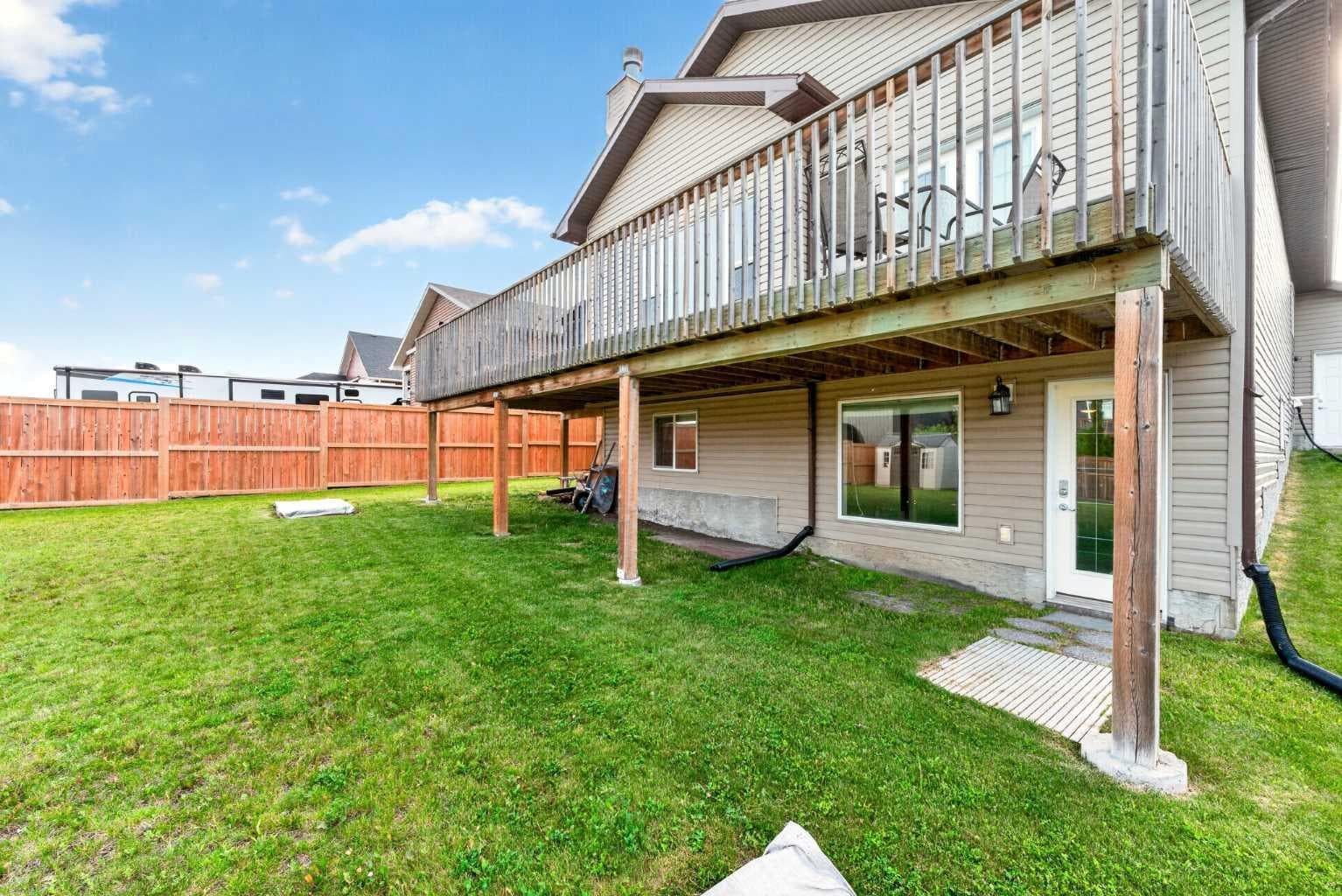 138 Hanson Drive NE