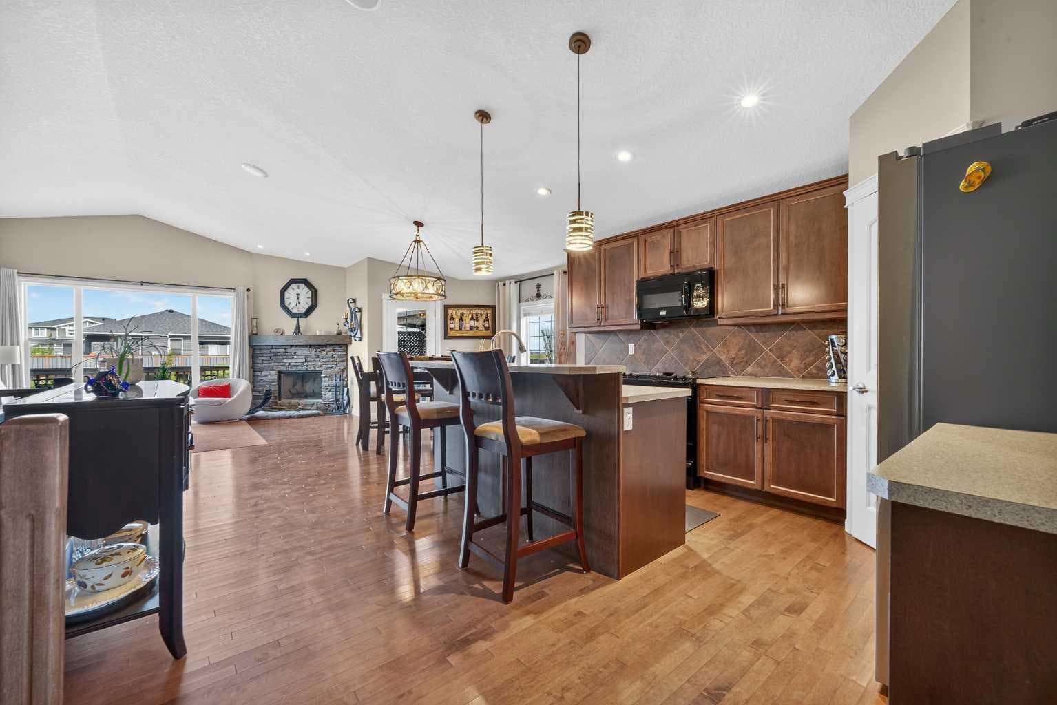 138 Hanson Drive NE