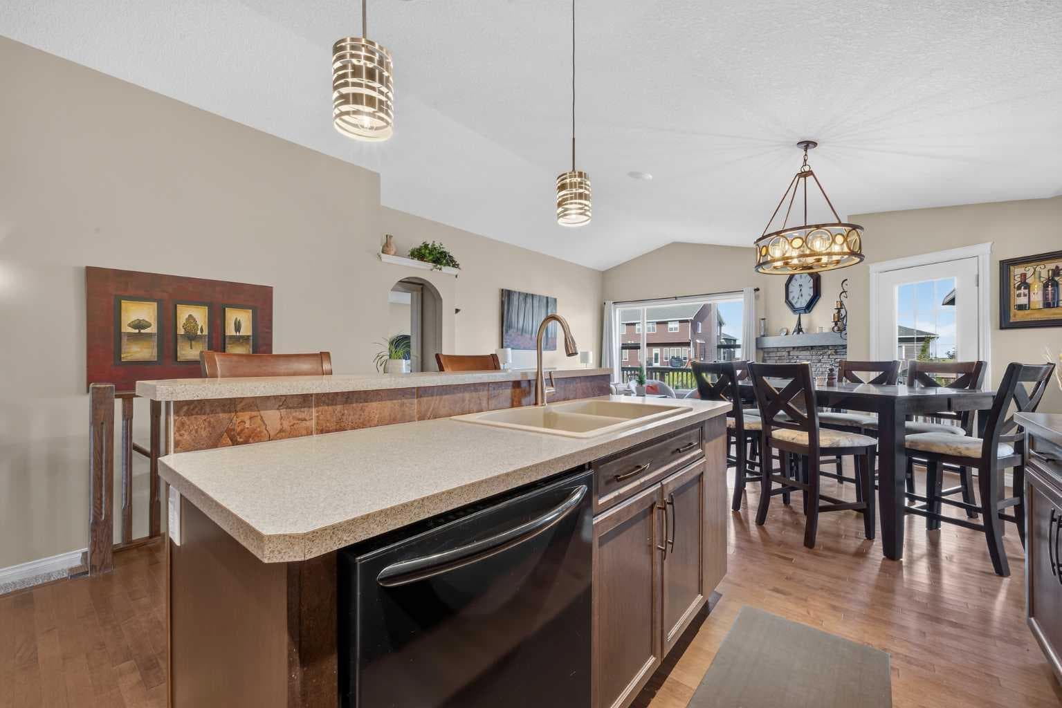 138 Hanson Drive NE