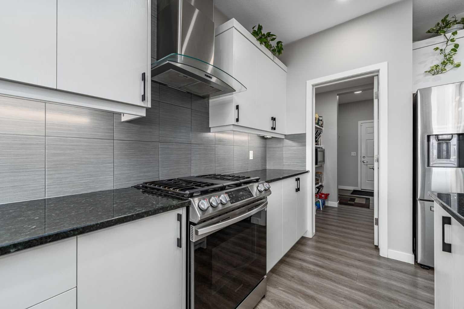 1161 Chinook Gate Bay SW
