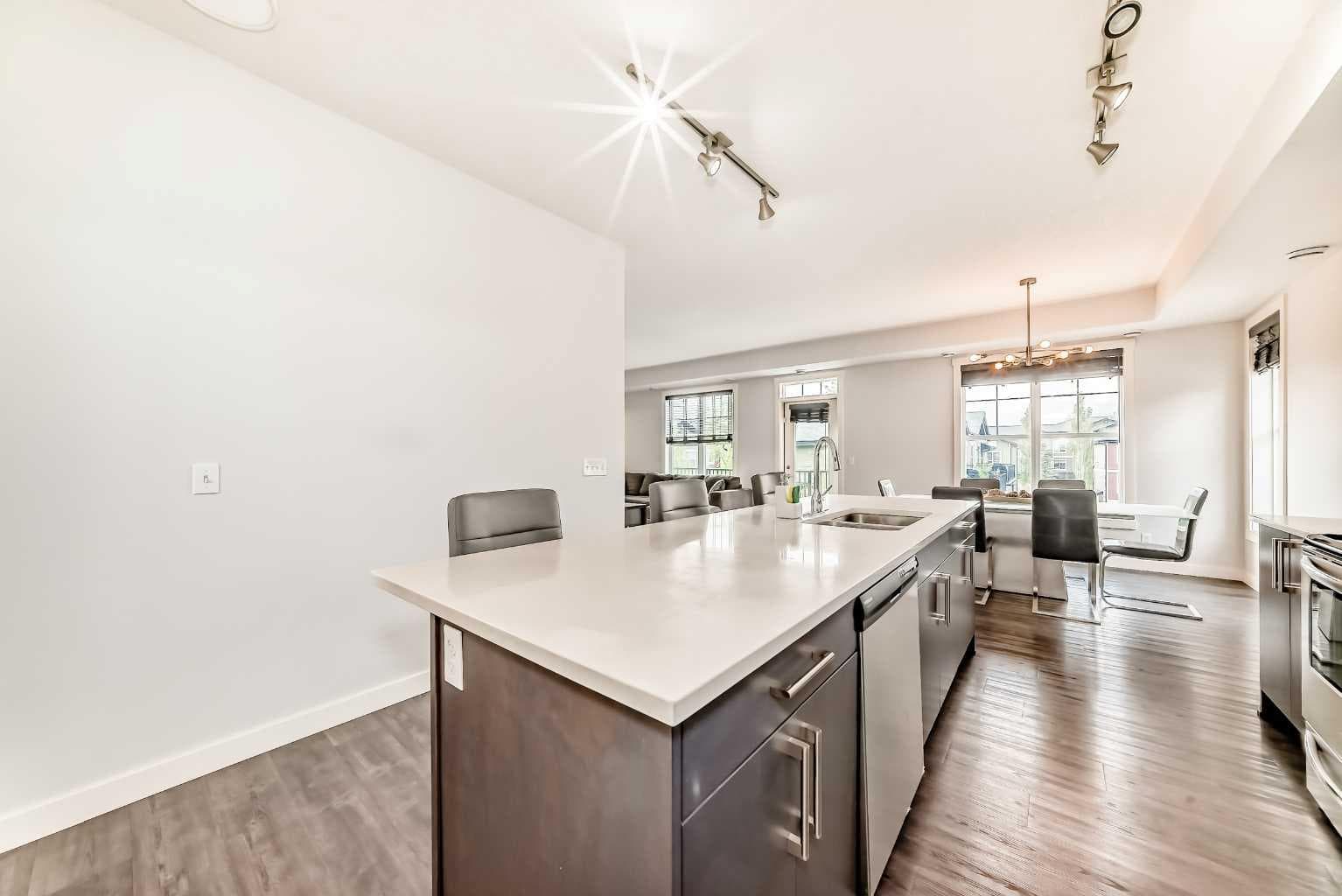 652 Cranford Walk SE