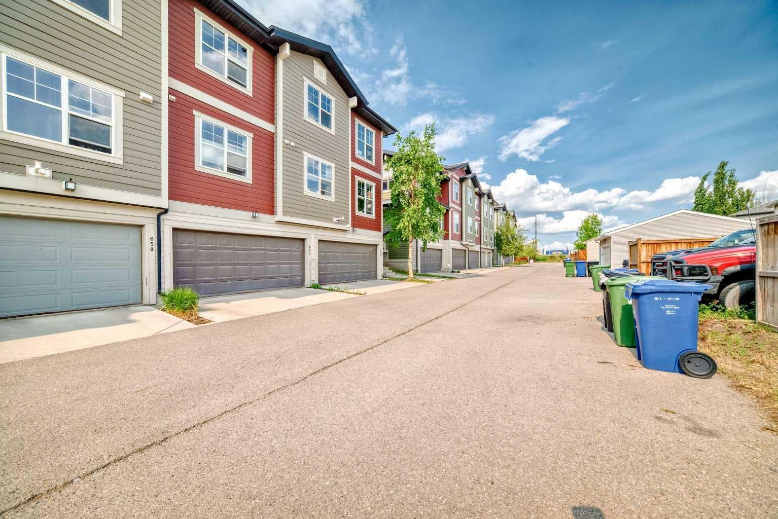 652 Cranford Walk SE
