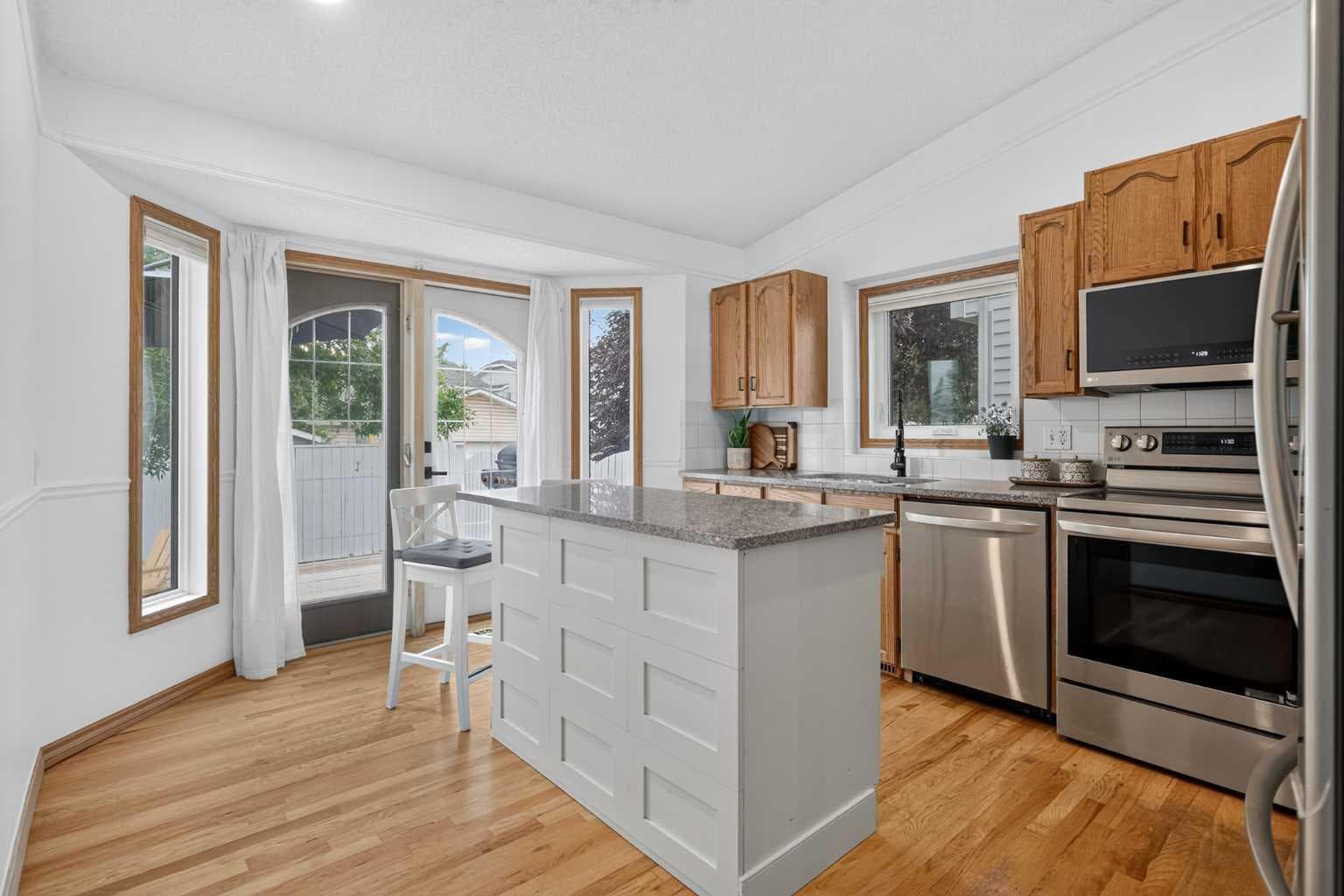 989 Macewan Valley Road NW