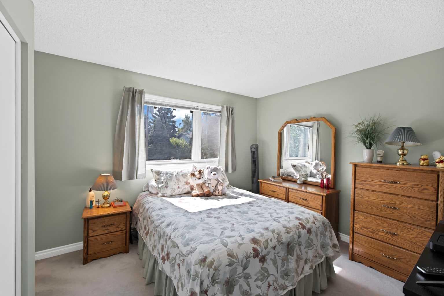 256 Parkwood Close SE