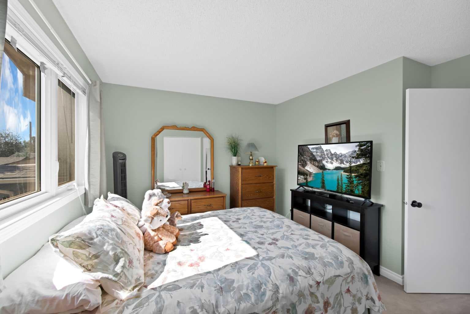 256 Parkwood Close SE