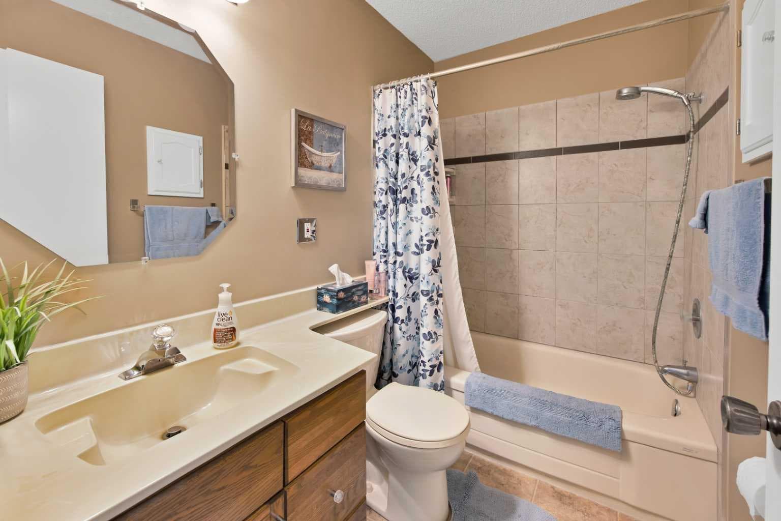 256 Parkwood Close SE