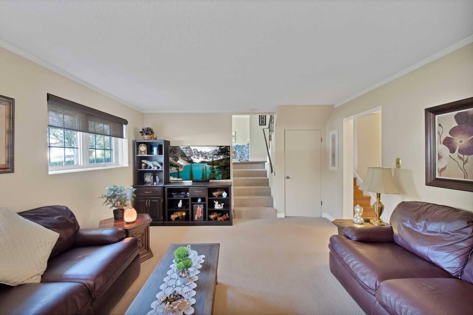 256 Parkwood Close SE