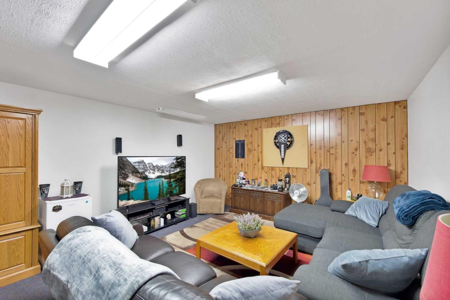 256 Parkwood Close SE