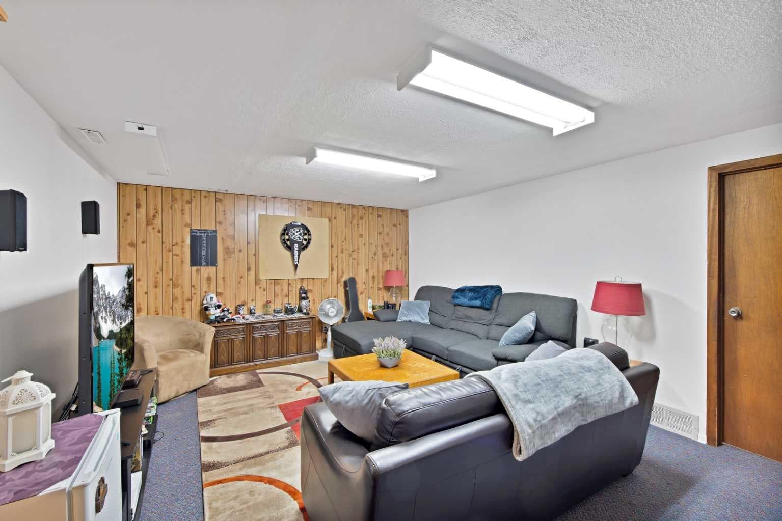 256 Parkwood Close SE
