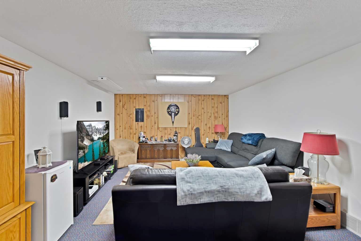 256 Parkwood Close SE