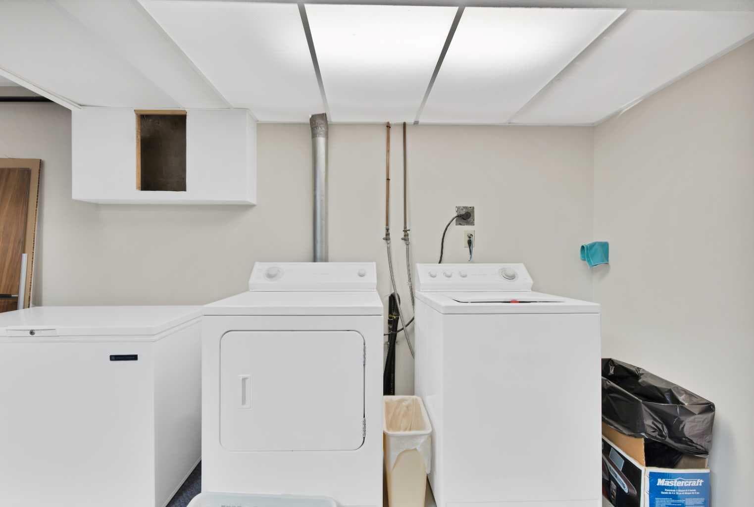 256 Parkwood Close SE