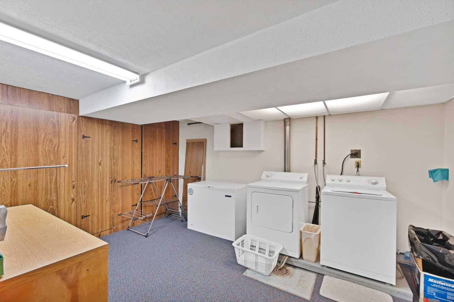 256 Parkwood Close SE
