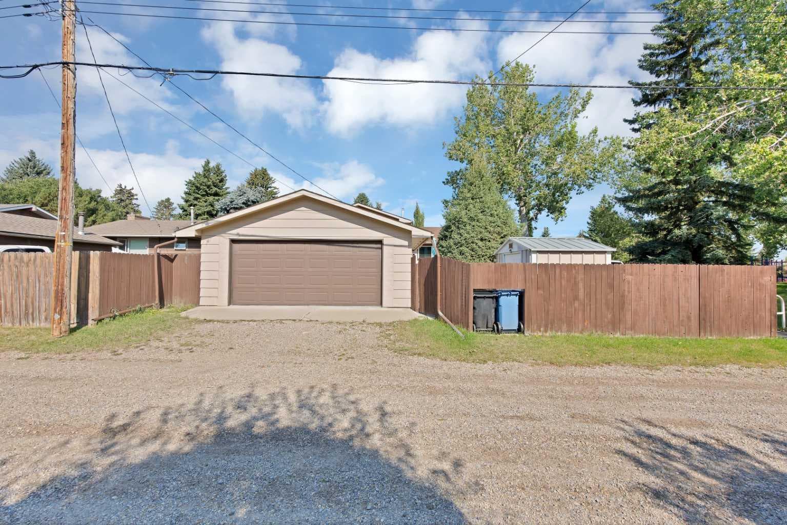 256 Parkwood Close SE