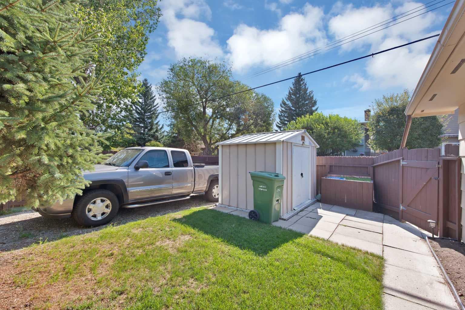 256 Parkwood Close SE