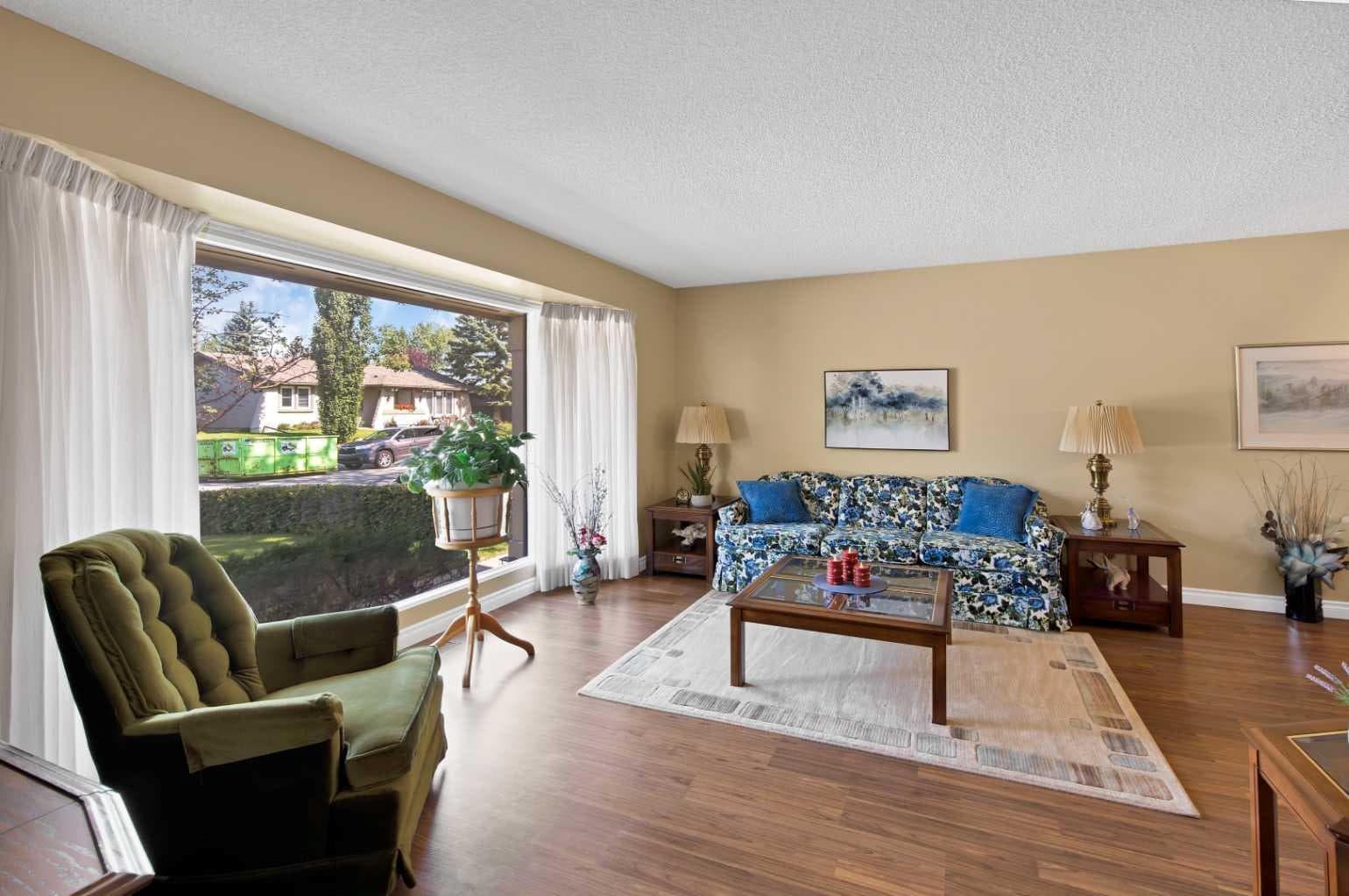 256 Parkwood Close SE