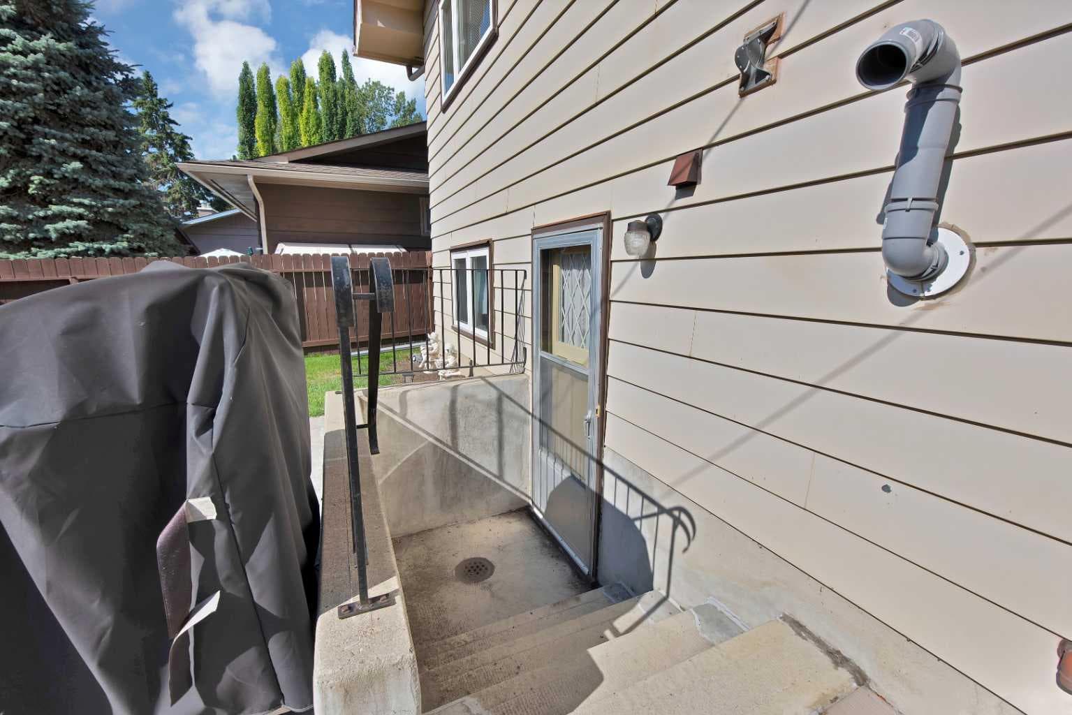 256 Parkwood Close SE