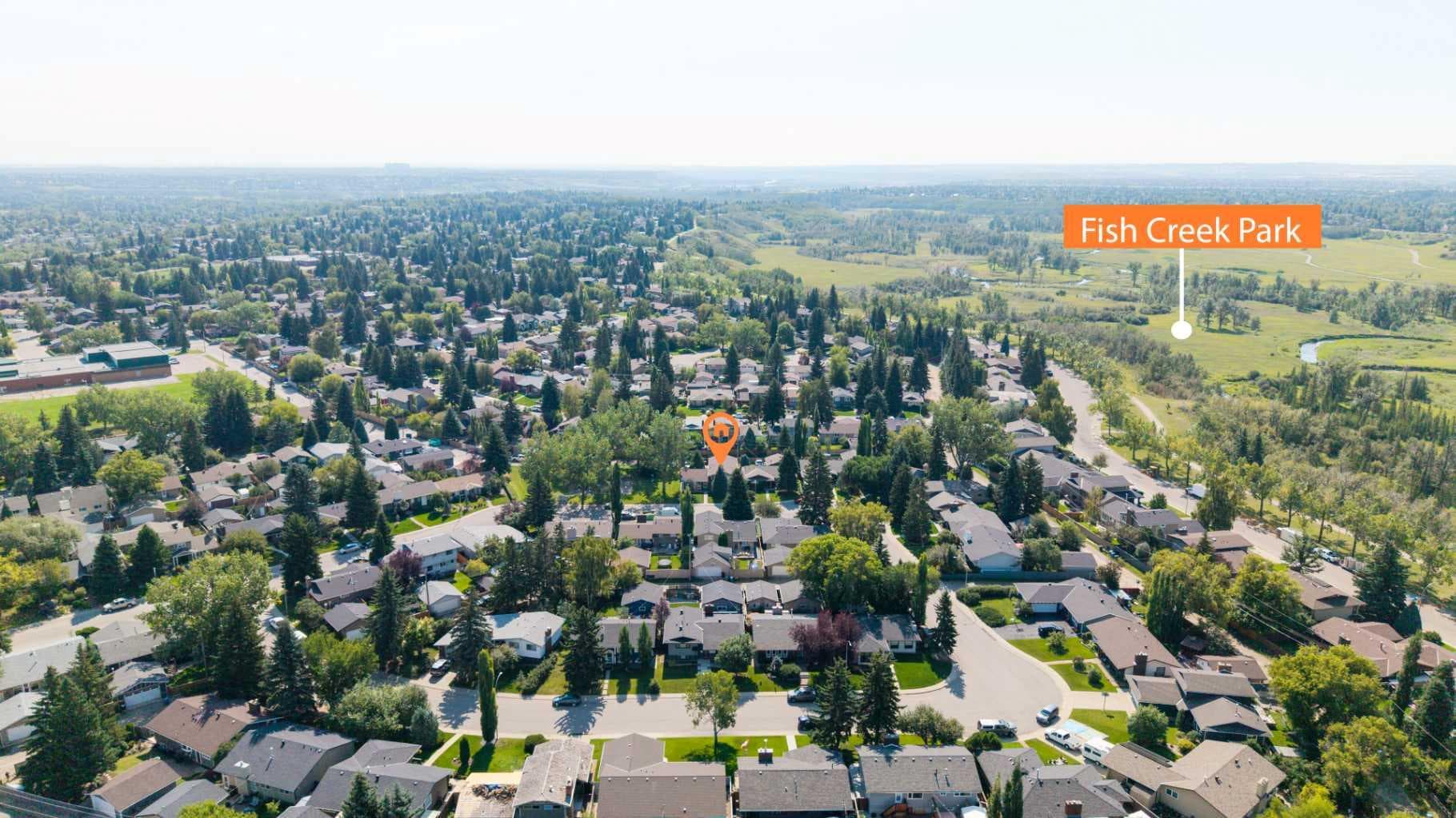 256 Parkwood Close SE