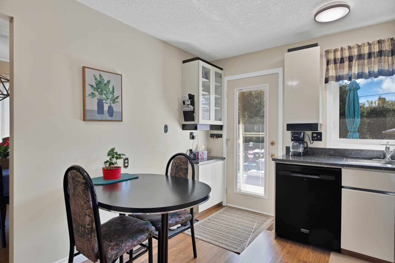 256 Parkwood Close SE