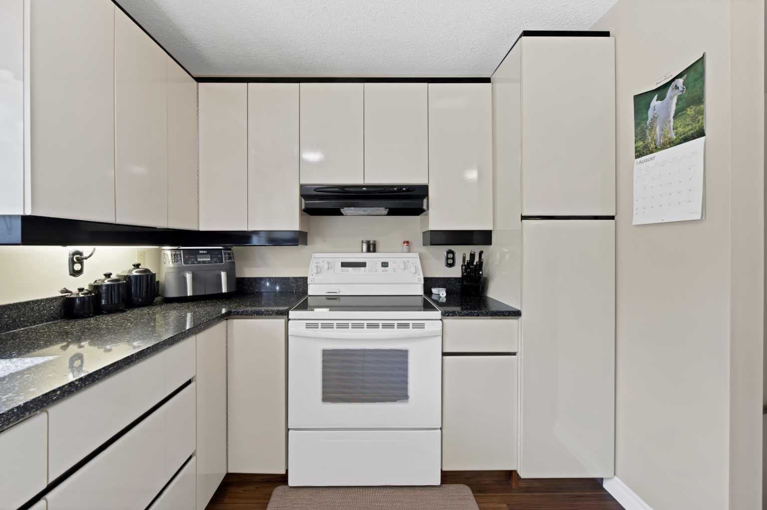 256 Parkwood Close SE