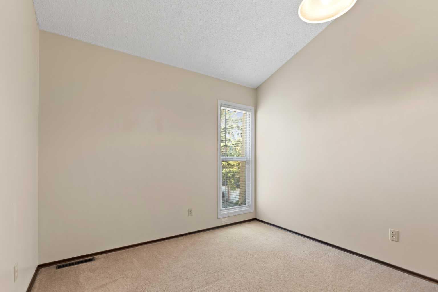 31 Brae Glen Court SW