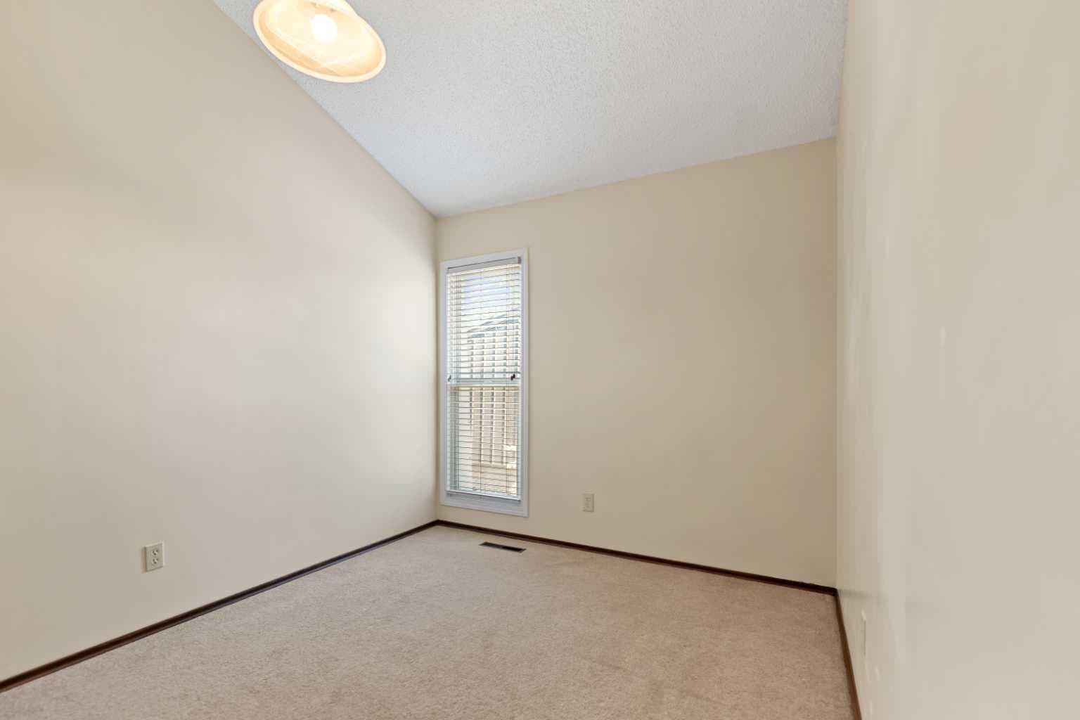31 Brae Glen Court SW
