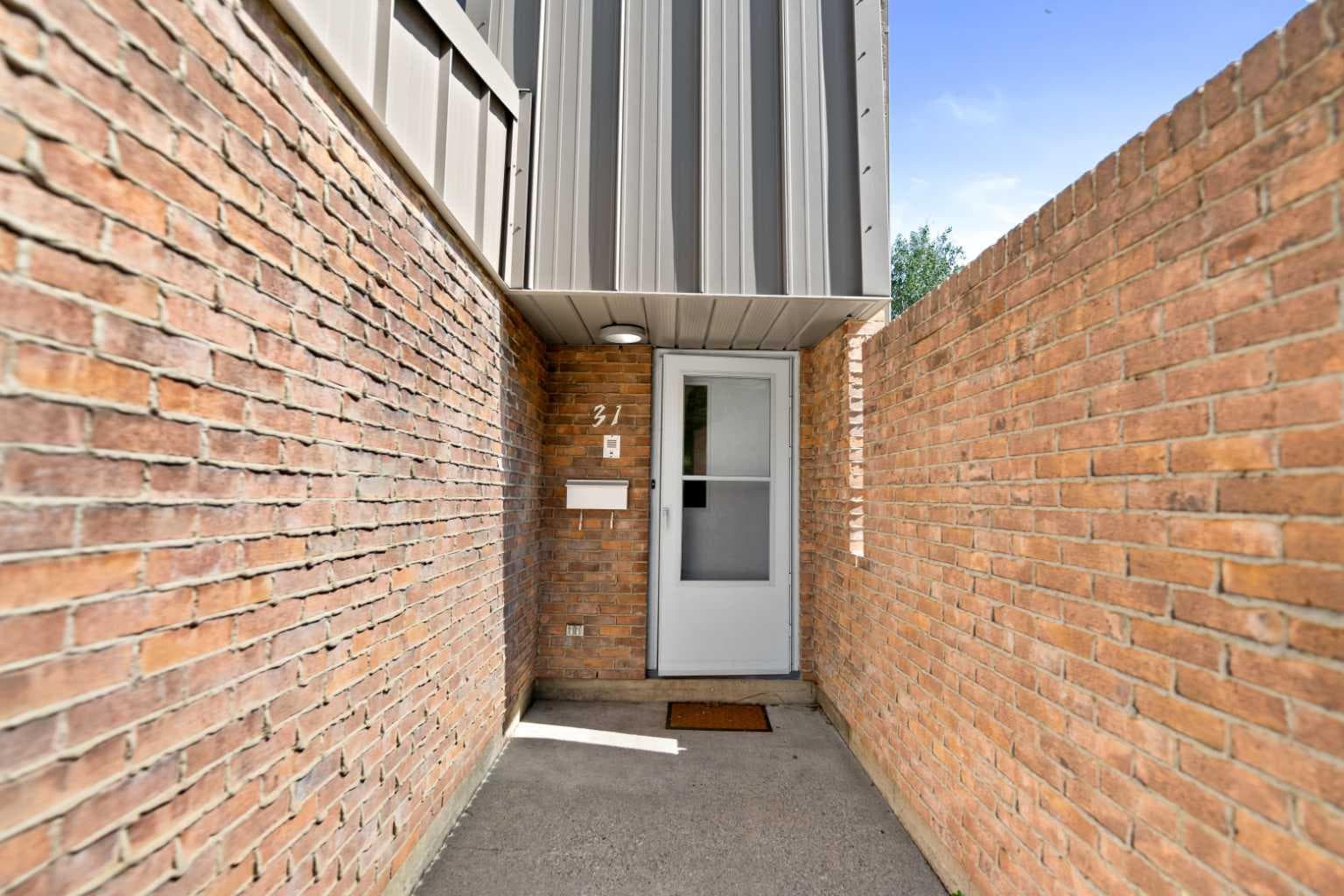 31 Brae Glen Court SW