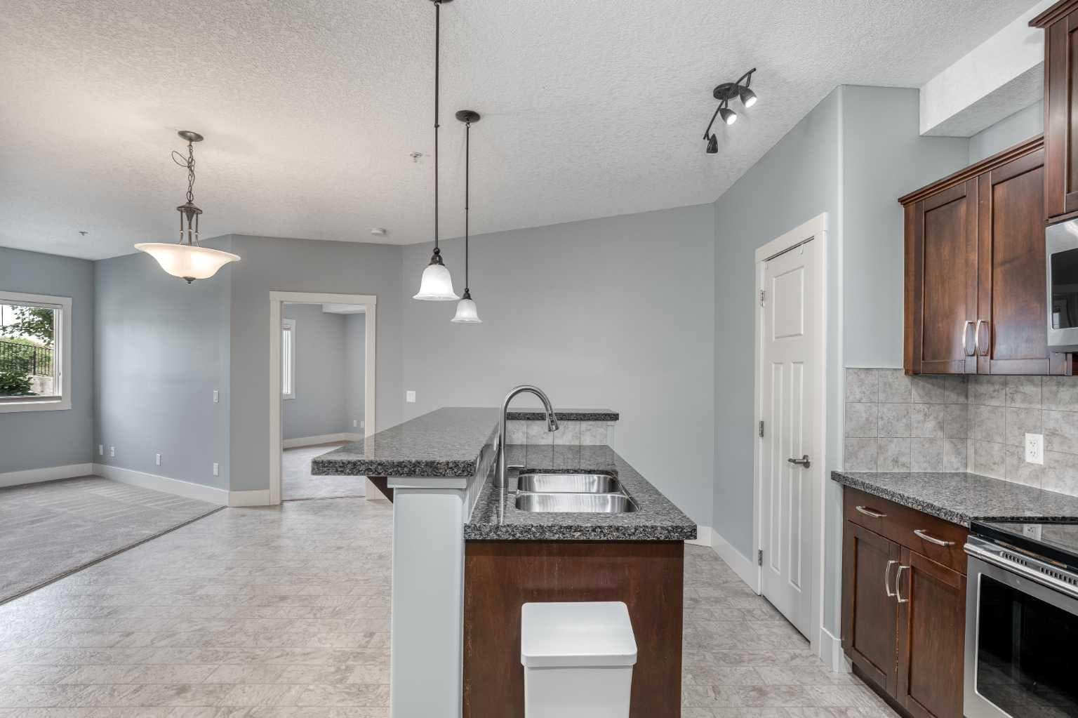 117, 77 George Fox Trail W