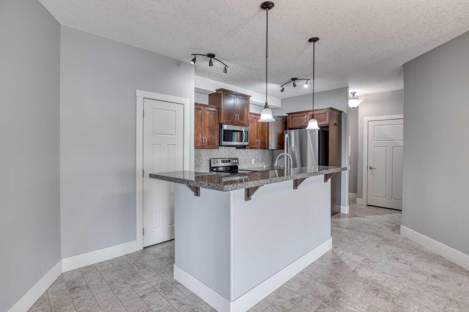 117, 77 George Fox Trail W