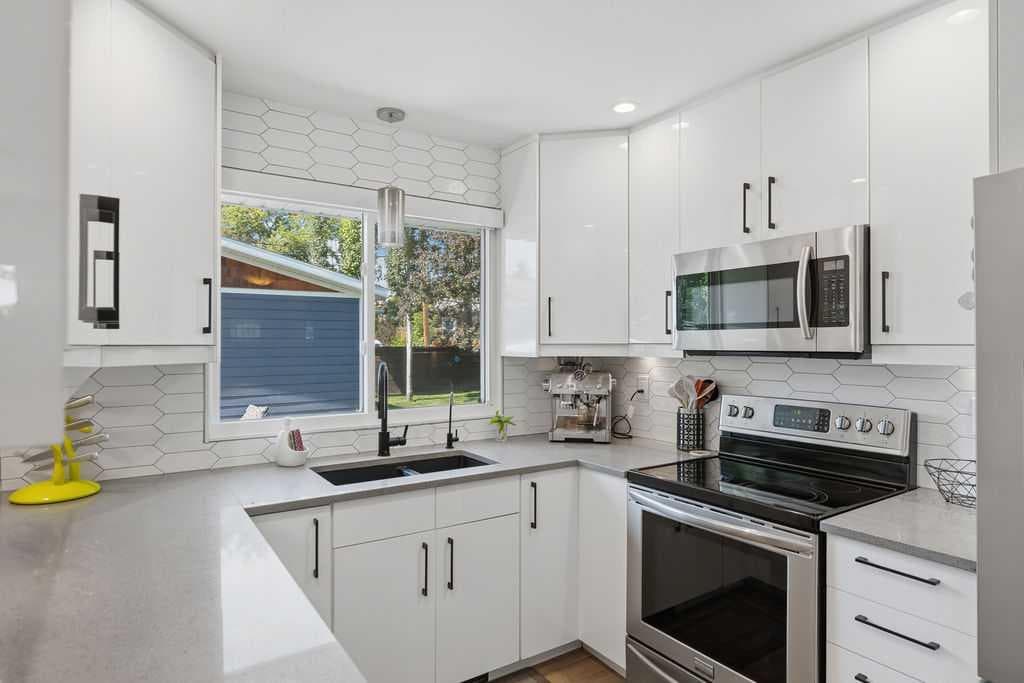 77 Westwood Drive SW