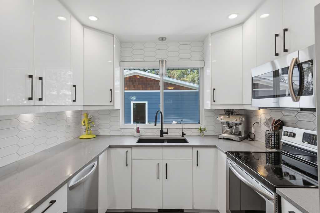 77 Westwood Drive SW