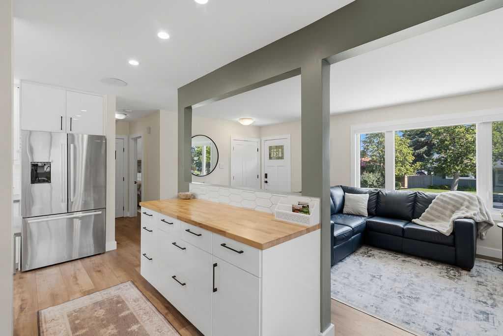 77 Westwood Drive SW