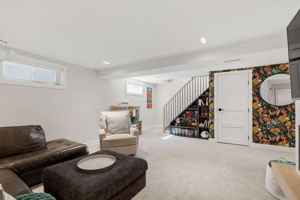77 Westwood Drive SW